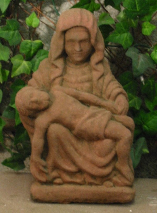 V 11 Pieta Skulptur