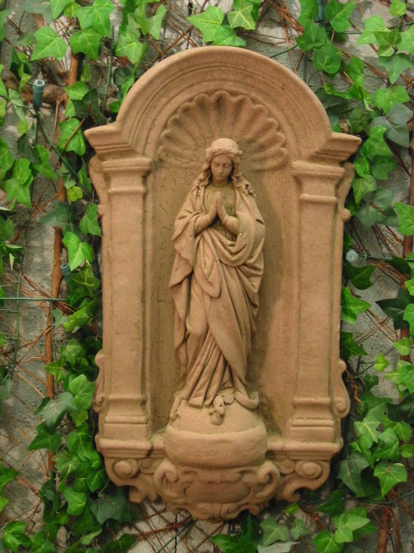 W 08 Maria betend Bogenplatte Wandbild